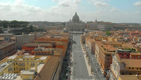 antena de san pedro y la ciudad del vaticano en roma, italia