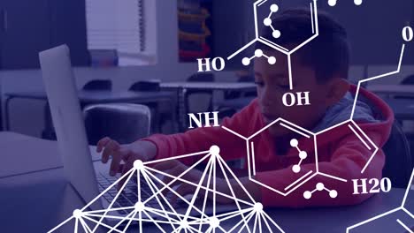 animación de formas químicas sobre un niño biracial usando una computadora portátil