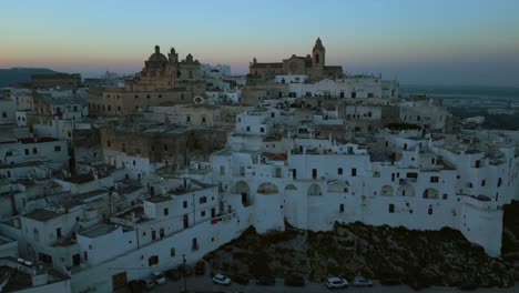 Historische-Gebäude-In-Ostuni-In-Italien