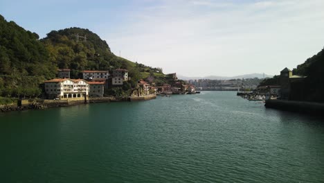 Pasaia-Puerto-Español-Ciudad-Puerto-Pasa-Océano-Mar-Río-Vista-En-La-Carretera-Norte