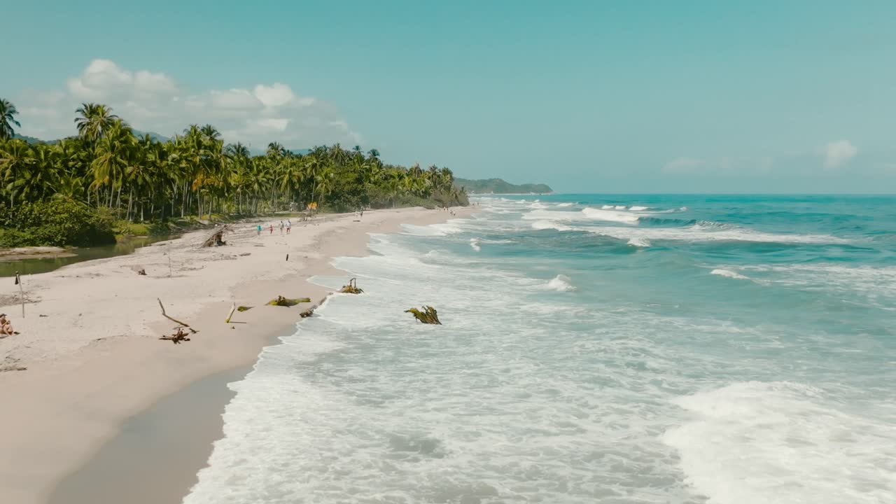 drone aéreo de playa, colombia