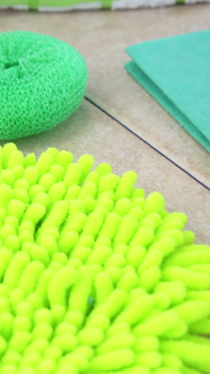 suministros de limpieza en el piso