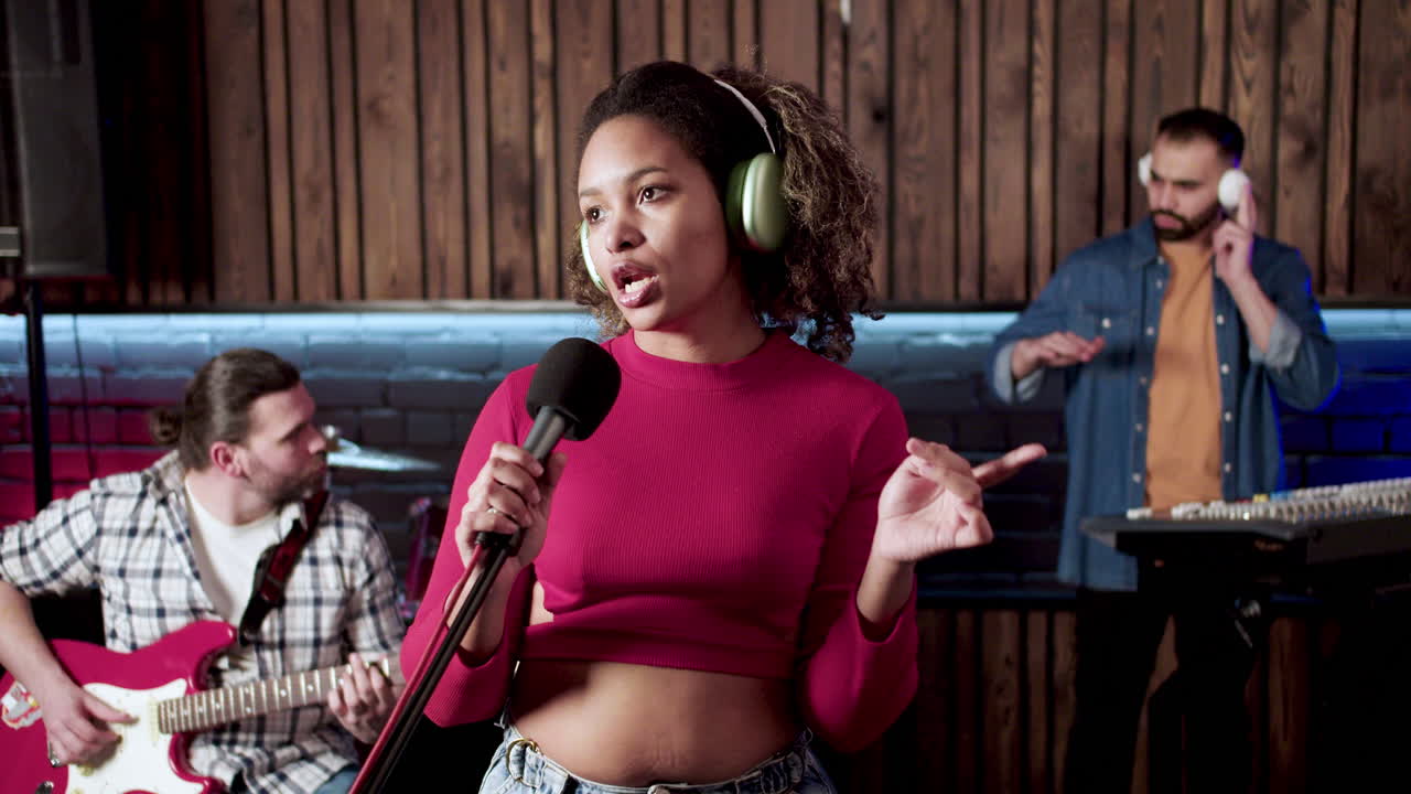 스튜디오에 있는 음악 그룹