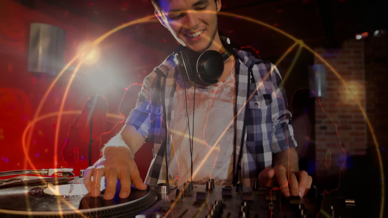 animación digital que muestra a un discotequista sonriente mezclando música en un pub 4k