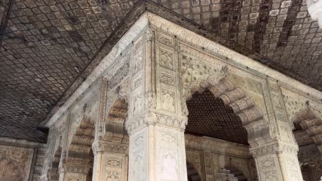 the various palaces inside the red fort and their craftsmanship