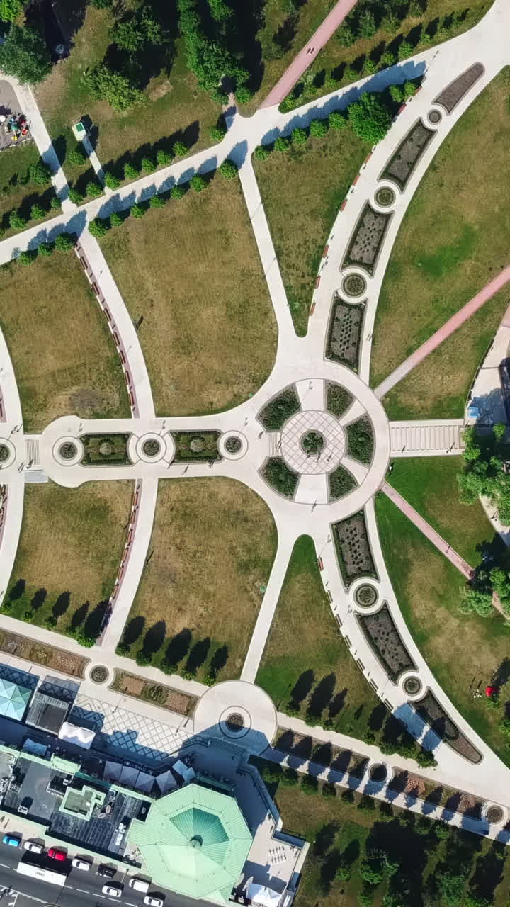 vista aérea de un parque urbano bellamente diseñado