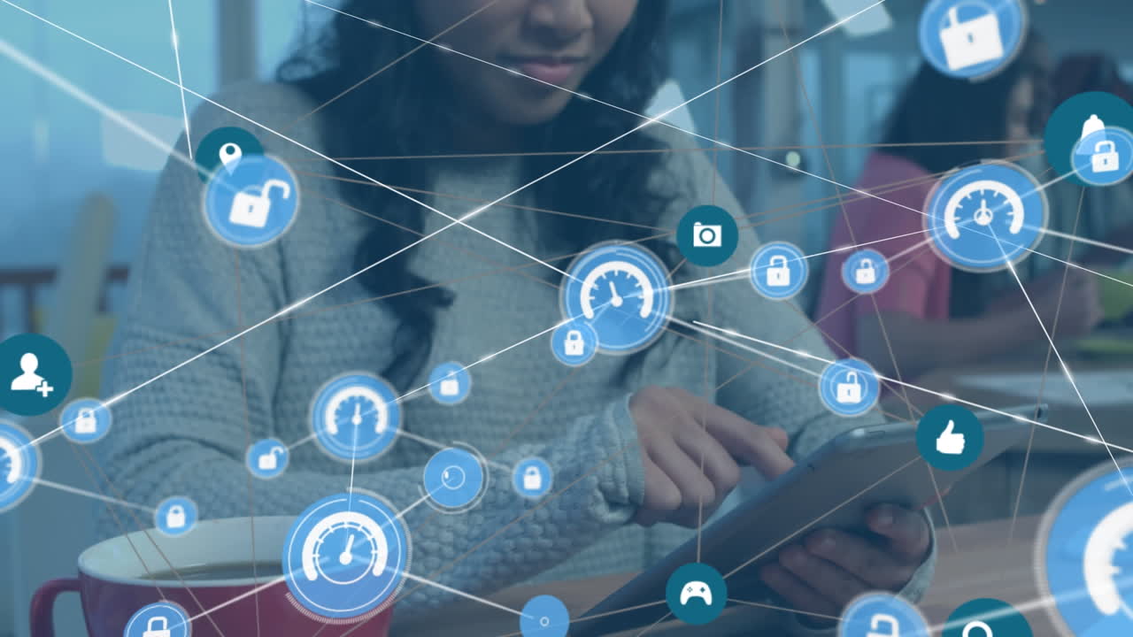 una mujer de negocios casual usando su tableta en un entorno de oficina.