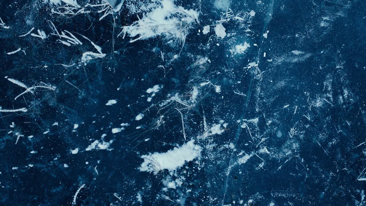 노르웨이 트론델라그 카운티 의 인드레 포센 - 오문드바트넷 호수 의 냉정 하고 푸른 물 - 위 에서 아래 로