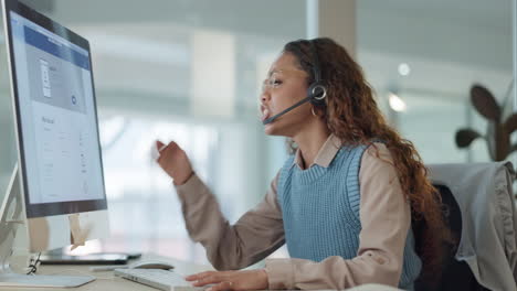 computadora, centro de llamadas y mujer de negocios