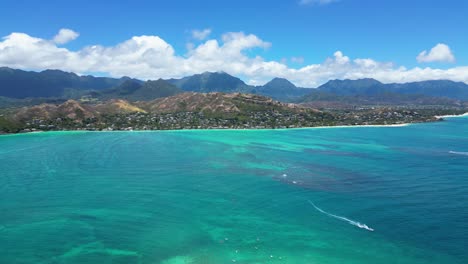 Toma-Aérea-Empujando-Hacia-Lanikai,-Oahu,-Hawaii