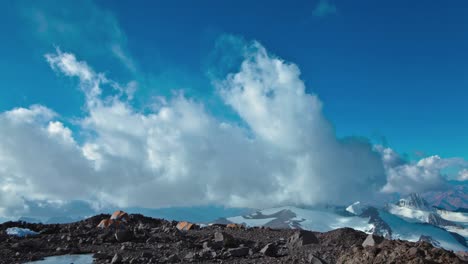 aconcagua time lapse carreras de nubes en el campamento con escaladores 1