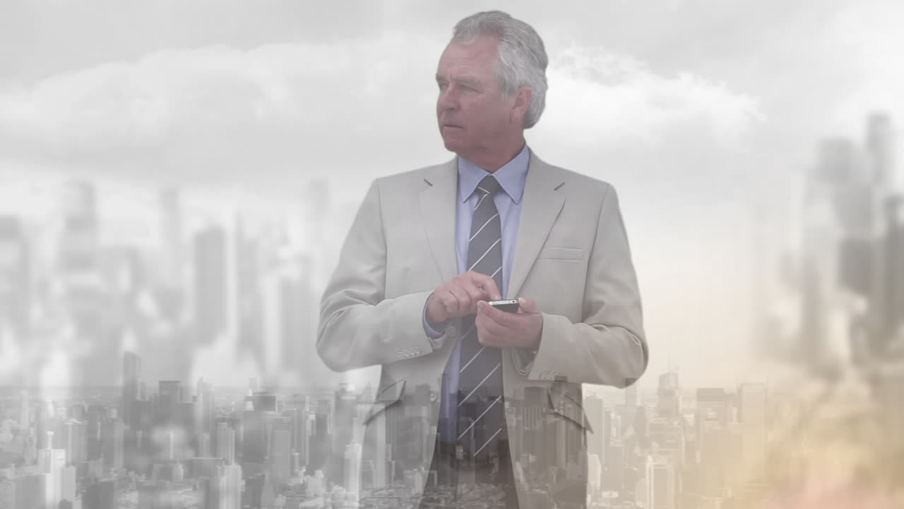 composición digital de un empresario caucásico de alto nivel usando un teléfono inteligente contra el paisaje urbano en el fondo