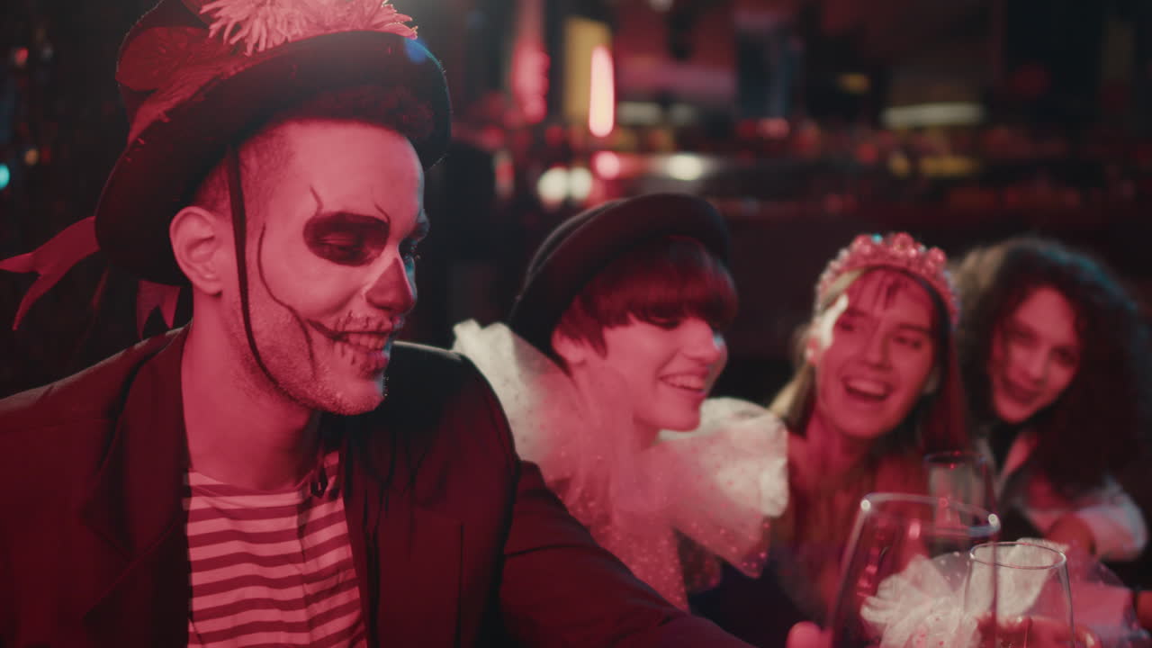 친구 그룹의 클로즈업 뷰.