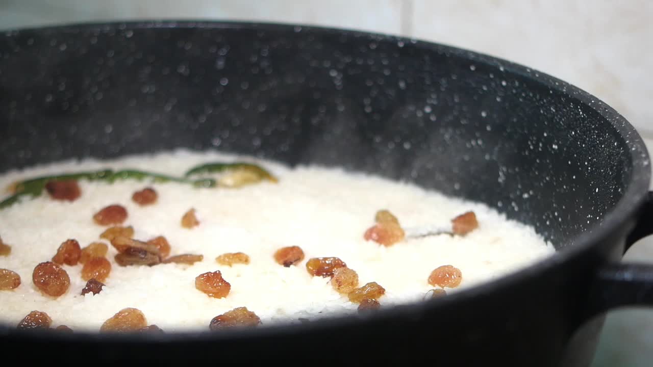 Cooking Rice with Raisins