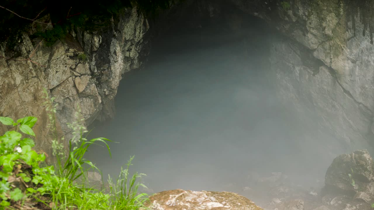 안개 동굴 입구