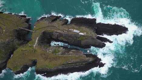 Impresionantes-Imágenes-De-Drones-4k-A-Vista-De-Pájaro-En-Mizen-Head---Co