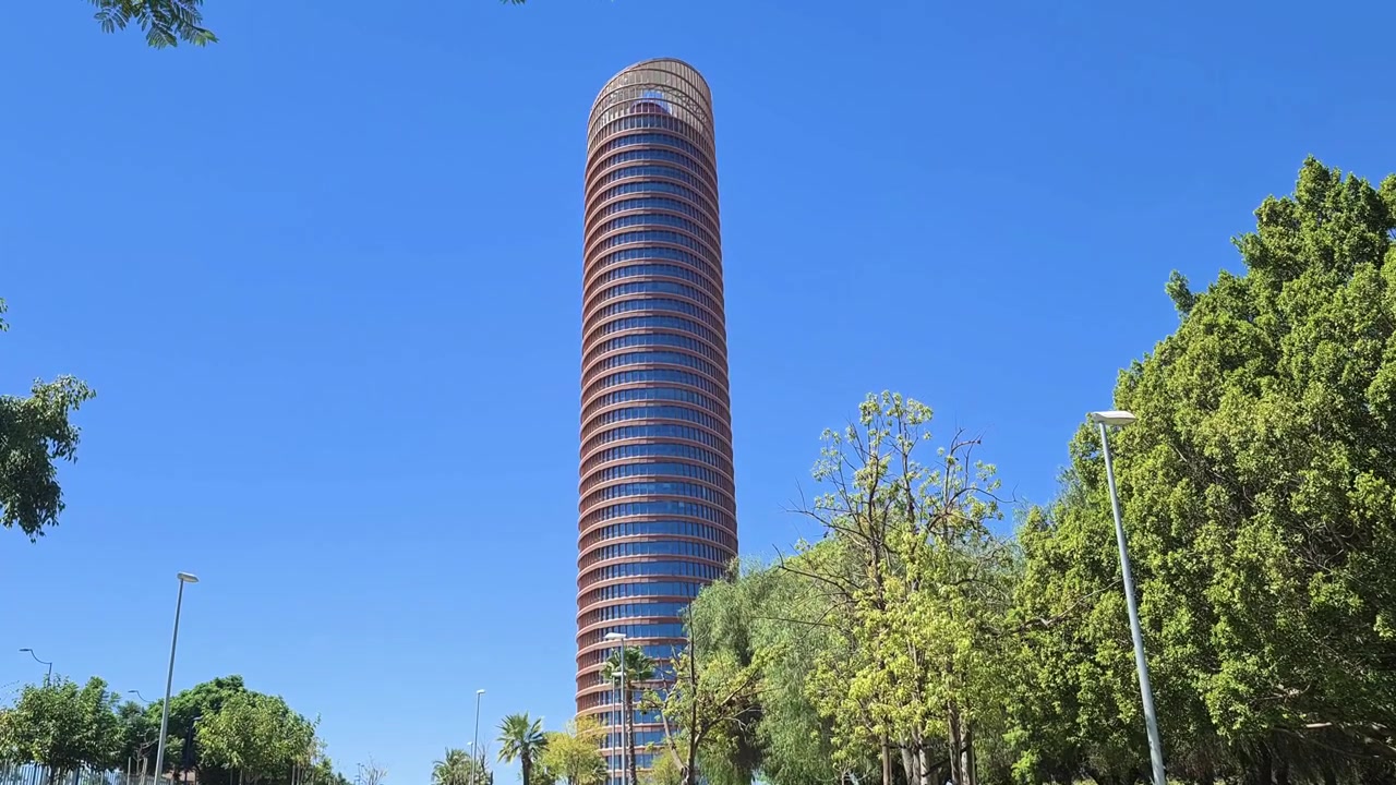Torre Sevilla, edificio de torre de oficinas corporativas en Sevilla, España.