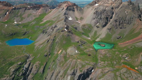 Luftdrohne,-Filmisch,-Große-Höhe,-Eis,-Seebecken,-Insel,-Seeweg,-Unwirklich,-Blaues-Wasser,-Wanderung,-Silverton,-Ouray,-Roter-Gebirgspass,-Colorado,-Verträumt,-Himmlische-Rocky-Mountains-Szene,-Sommergipfel,-Rückwärts-Offenbaren