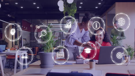 animación de iconos de negocios digitales sobre diversas personas de negocios en la oficina