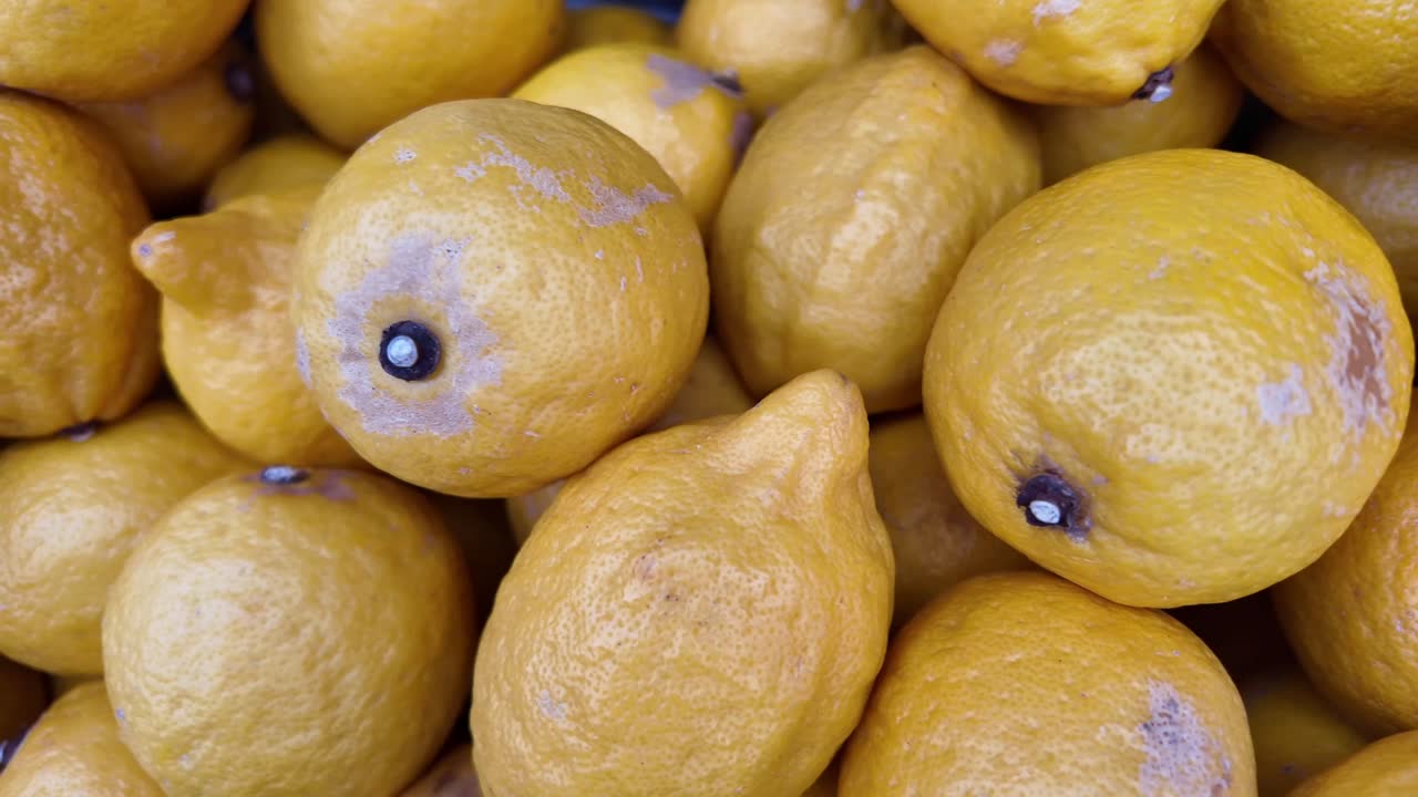 Close-up of Lemons