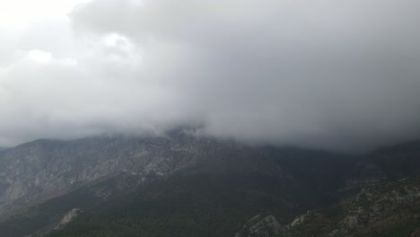 Rauchige-Berge-Aus-Der-Luft