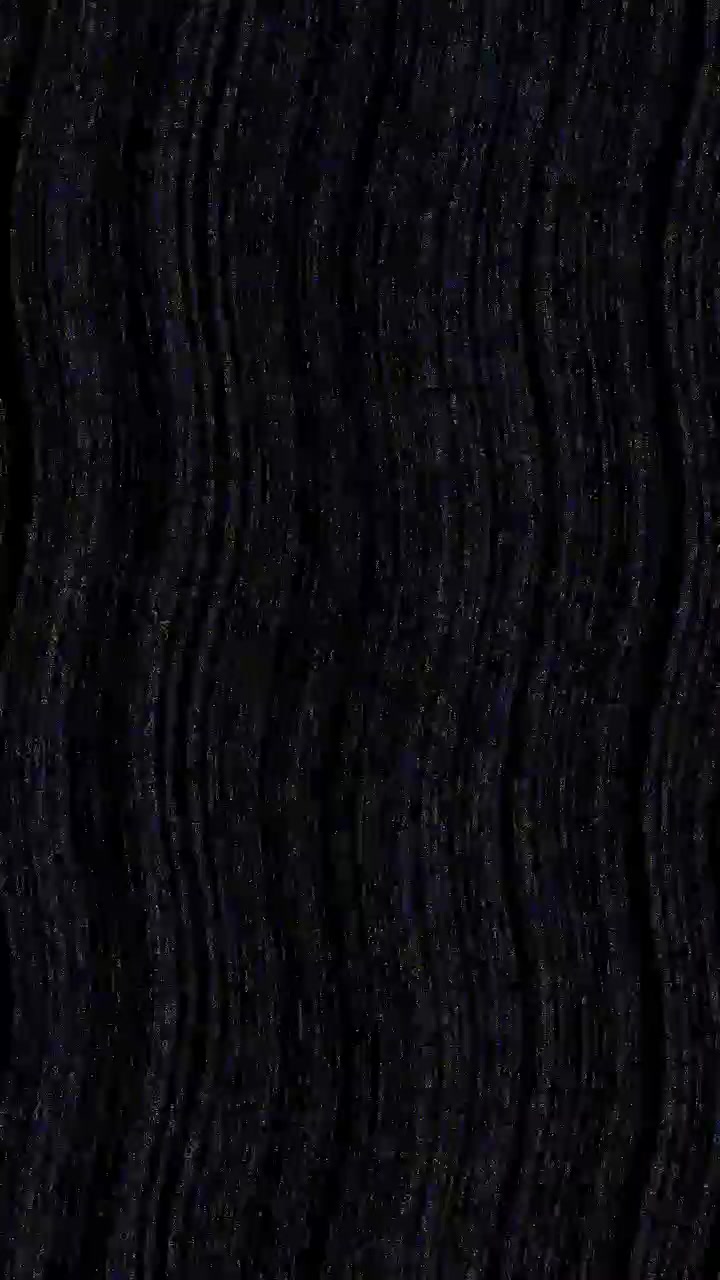 Abstraktní digitální glitch efekt s vertikálními vlnitými čarami