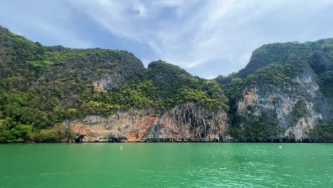 South-of-Thailand-with-emerald-water-with-long-tail-boats-and-amazing-travel-location-close-to-Krabi,-Phi-Phi-Island