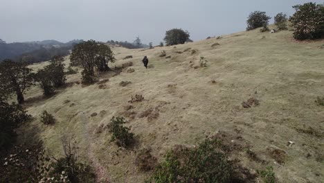 las hermosas montañas y selvas tropicales de nepal