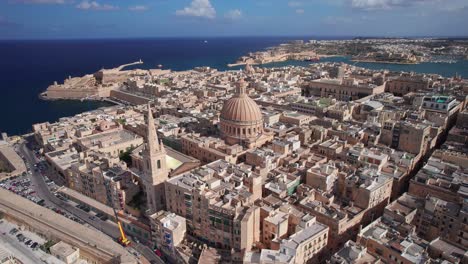 órbita-Suave-De-Drones-De-La-Valeta,-Pequeña-Capital-De-La-Isla-Mediterránea-De-Malta