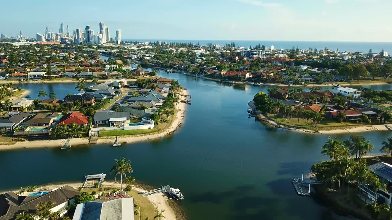 서퍼의 천국과 그 교외의 스카이라인