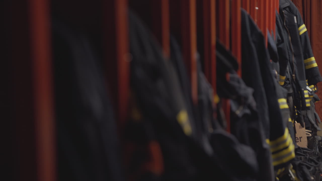 Focus in and out lockers of a fire brigade