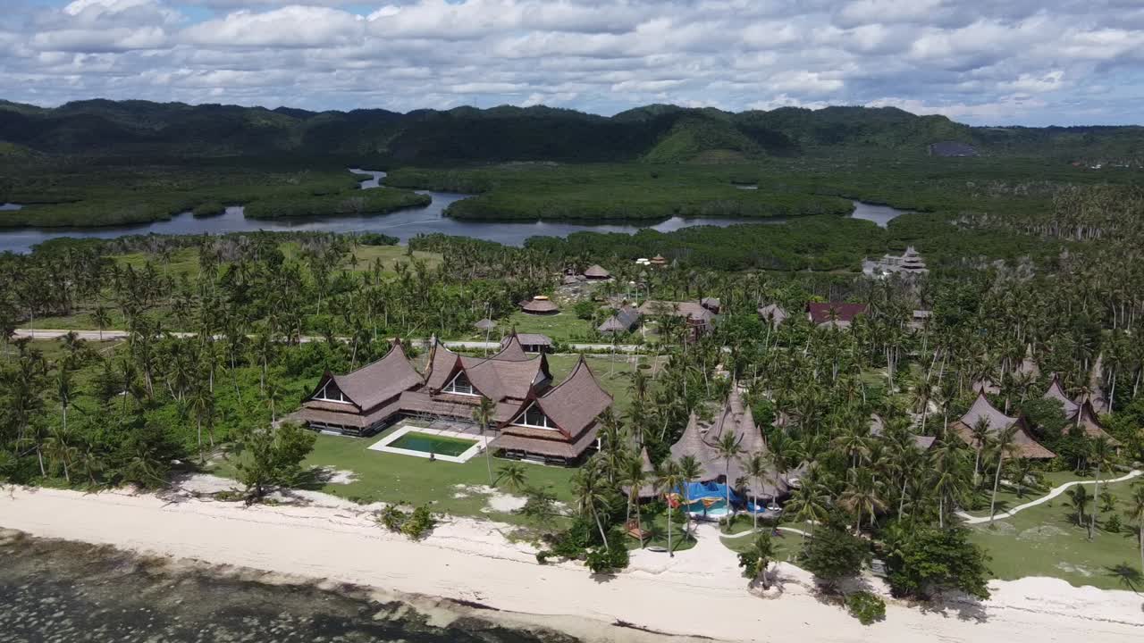 열대 자연 속에 숨겨진 럭셔리 해변 리조트, 시아르가오 섬