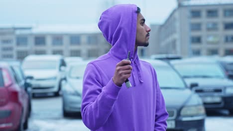 Front-portrait-of-young-man-looking-of-his-car,-pressing-car-key-button