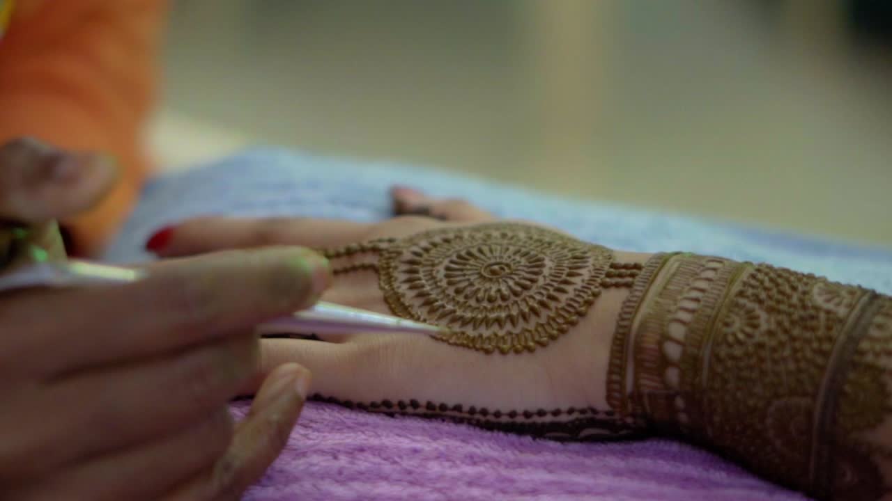 Cerimonia Mehendi per un matrimonio indiano.