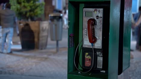 Vintage-Telefonzelle-In-Der-Innenstadt