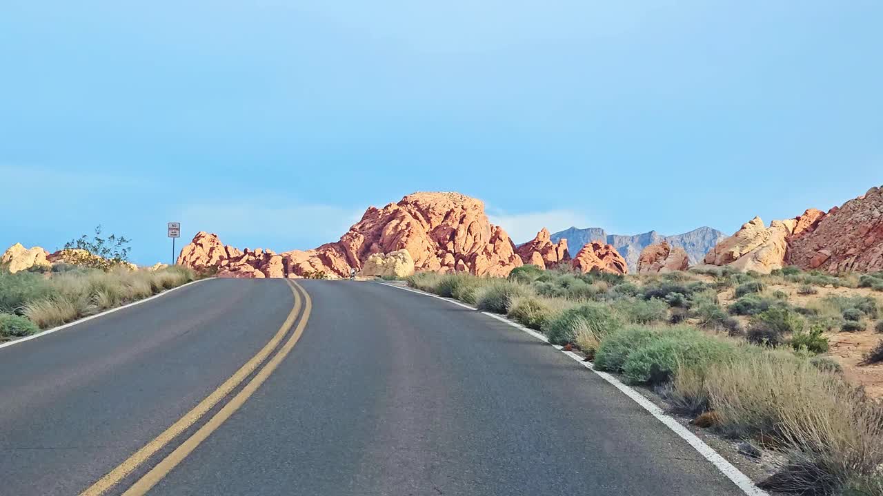 네바다 사막의 노스쇼어 로드 167를 따라 경치 좋은 드라이브