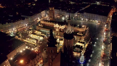 Weihnachtszeit-In-Krakau,-Polen---Hauptmarktplatz,-Sukiennice,-St