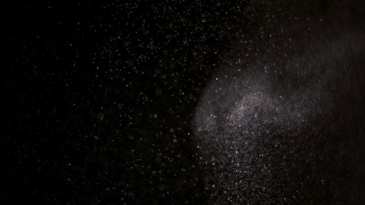 pulver isoliert auf schwarzem hintergrund