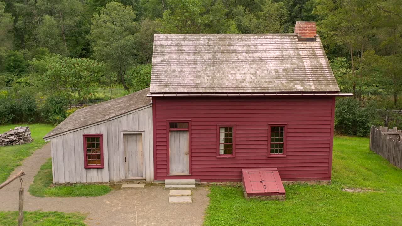 restauración histórica de la casa de joseph y emma smith a principios de 1828 donde el libro de mormon primeras 116 páginas comenzaron a ser traducidas