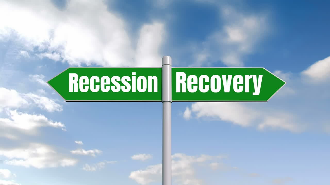 복구와 침체라는 단어가 배경의 파란 하늘에 있는 화살표로 쓰여져 있습니다.
