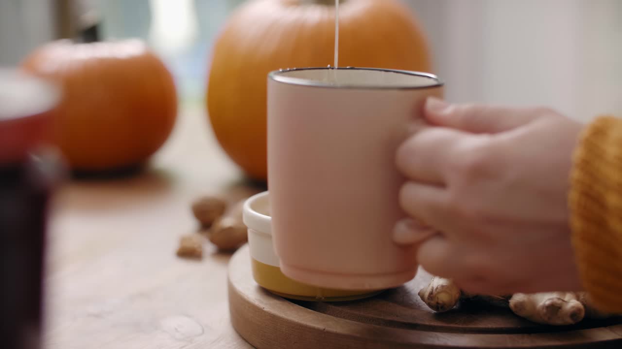 ⁇ 과 함께 뜨거운 차의 클로즈업/rzeszow/폴란드