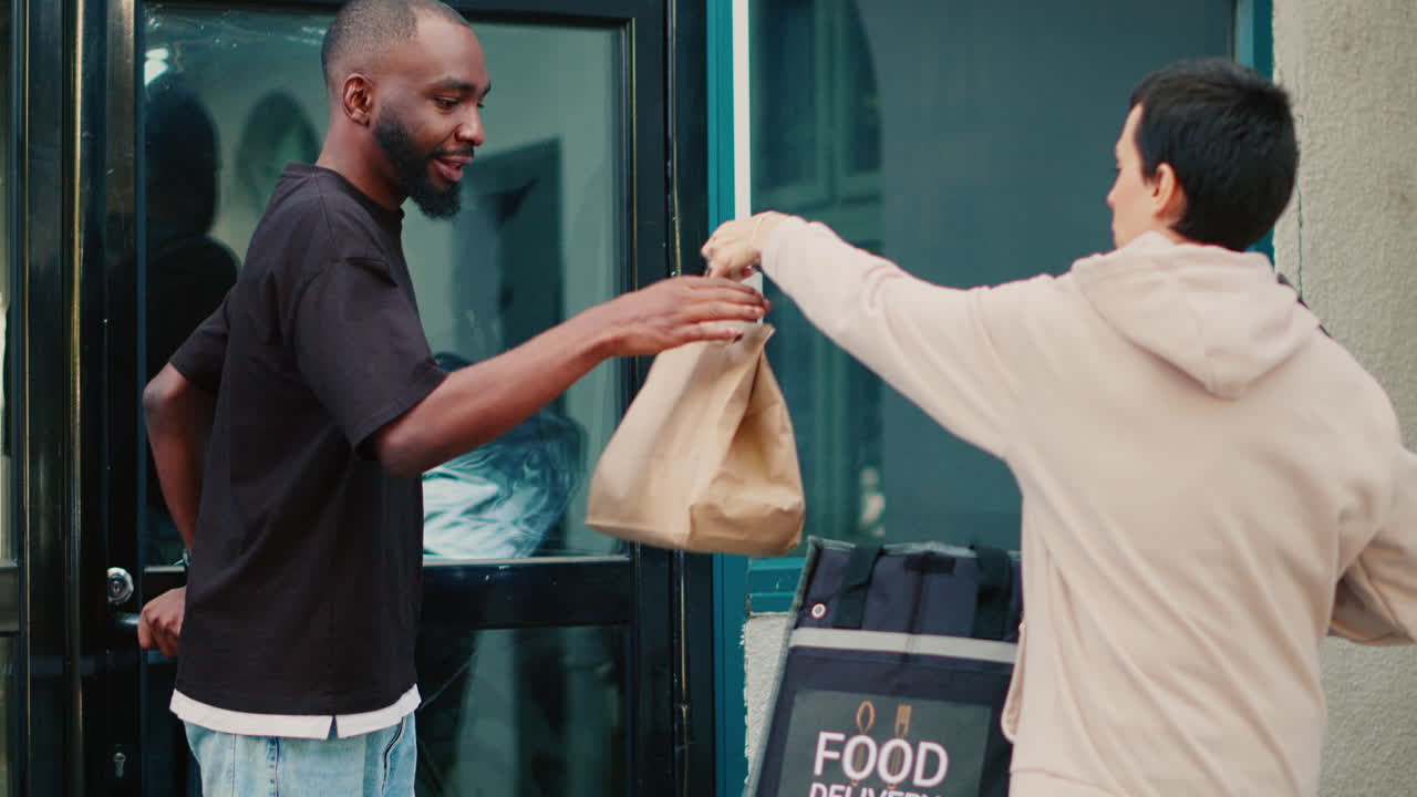 Food Delivery Handover