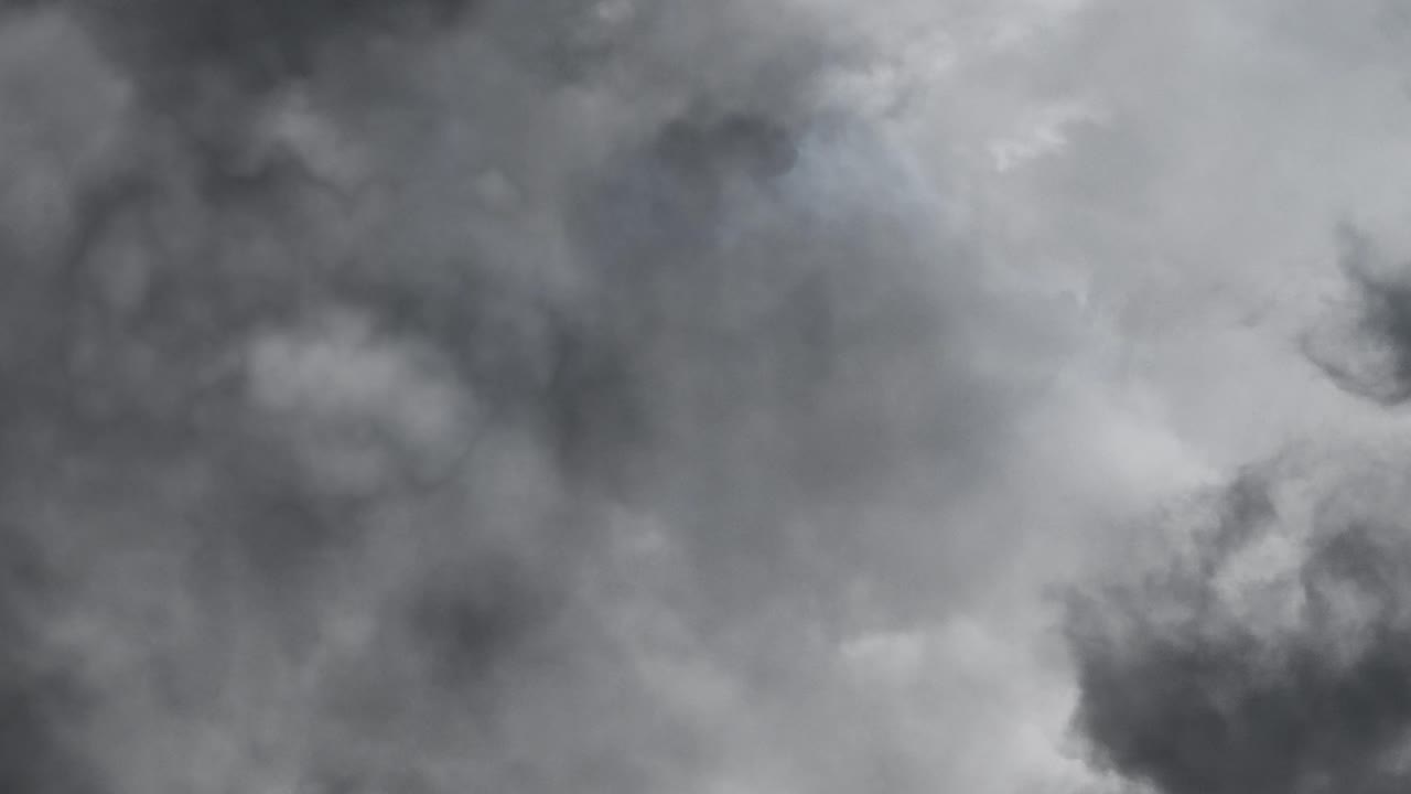 relámpagos en el cielo oscuro, tormentas eléctricas