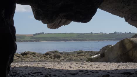 Vista-Al-Mar-Desde-Una-Cueva