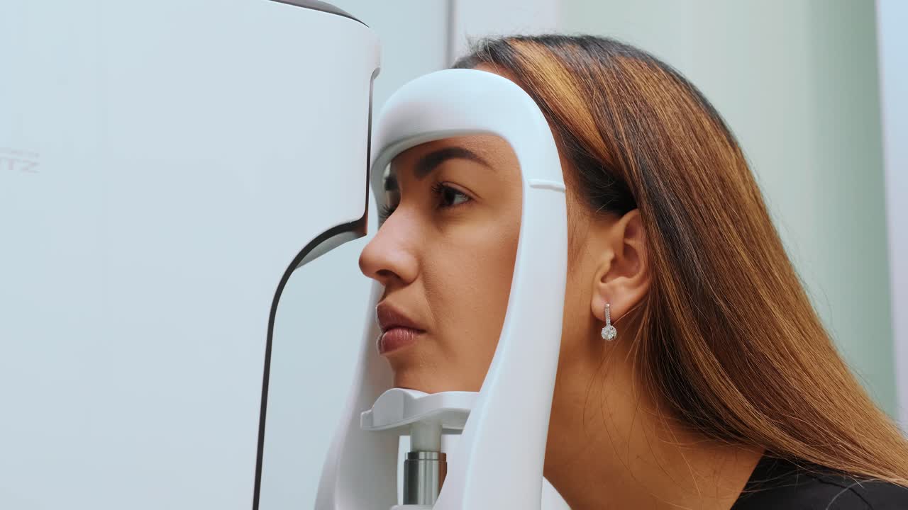 controllo della vista. attrezzature per il controllo della visione. vista scarsa. attrezzatura medica per l'oftalmologia. oftalmologia