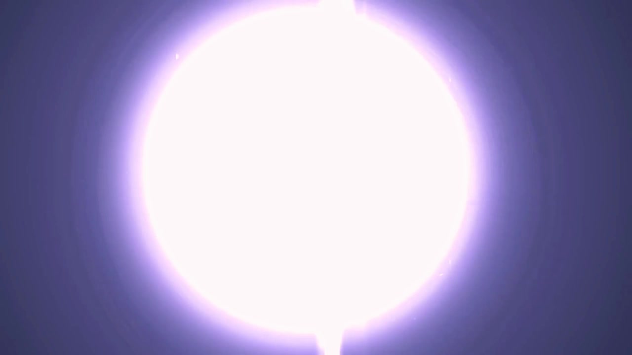 Bagliore dell'obiettivo viola brillante che si muove su sfondo scuro