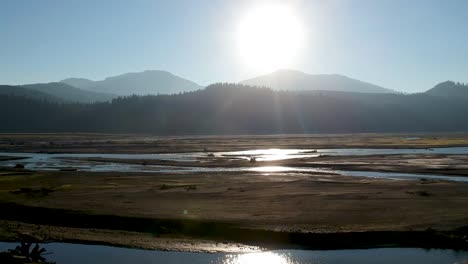 Drohnenaufnahmen-Aus-Der-Luft-Gegen-Ende-Des-Sommers-Am-Alder-Lake-Im-US-Bundesstaat-Washington