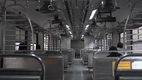ferrocarril occidental mumbai india mañana vacía plano general transporte local salvavidas
