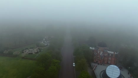 Foggy-view-of-the-building-in-London