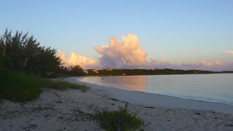 Sonnenaufgang-In-Der-Hoopers-Bay-Auf-Exuma-Auf-Den-Bahamas